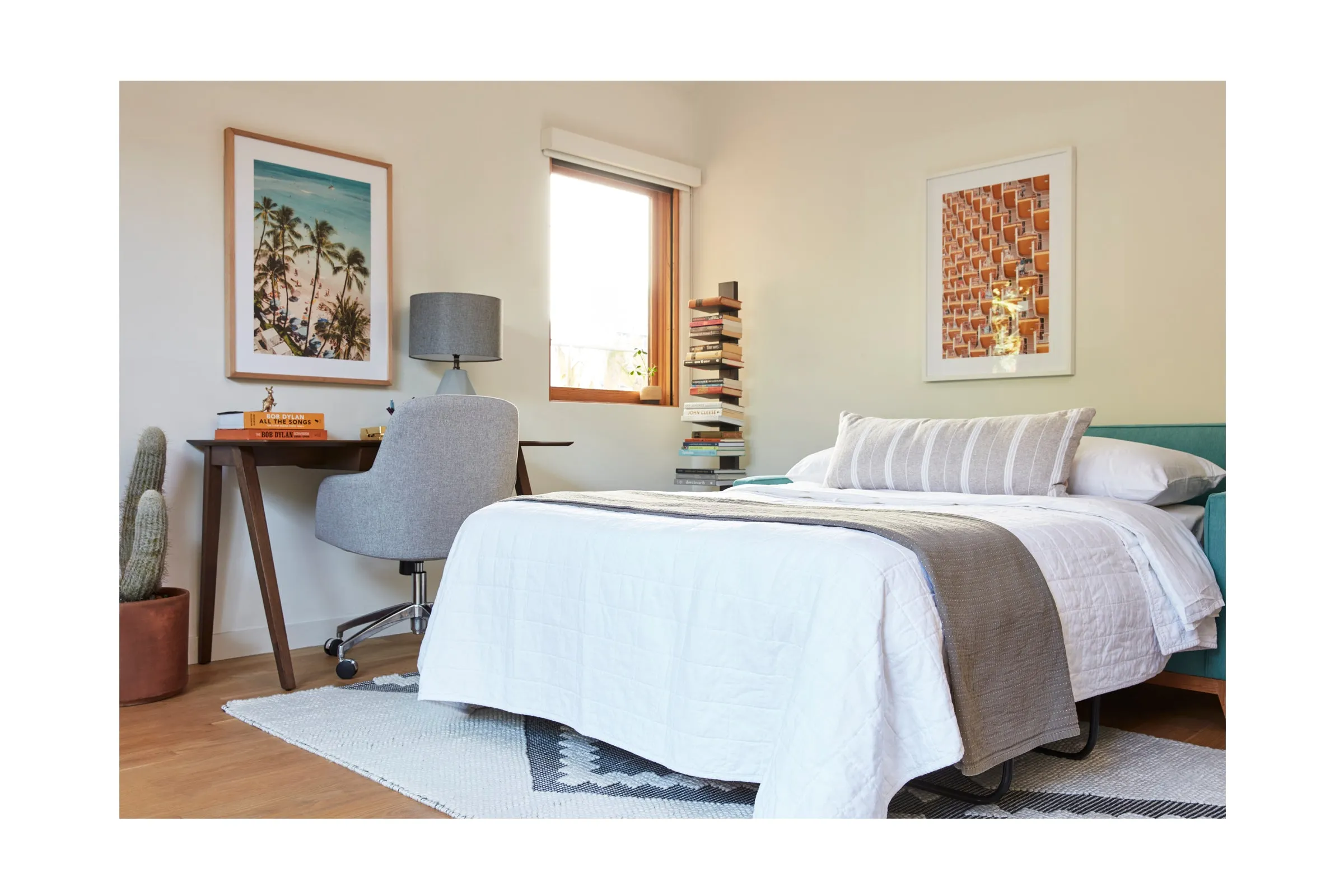 Monroe Drive Apartment Size Sleeper Sofa :: Leg Finish: Pecan / Sleeper Option: Deluxe Innerspring Mattress